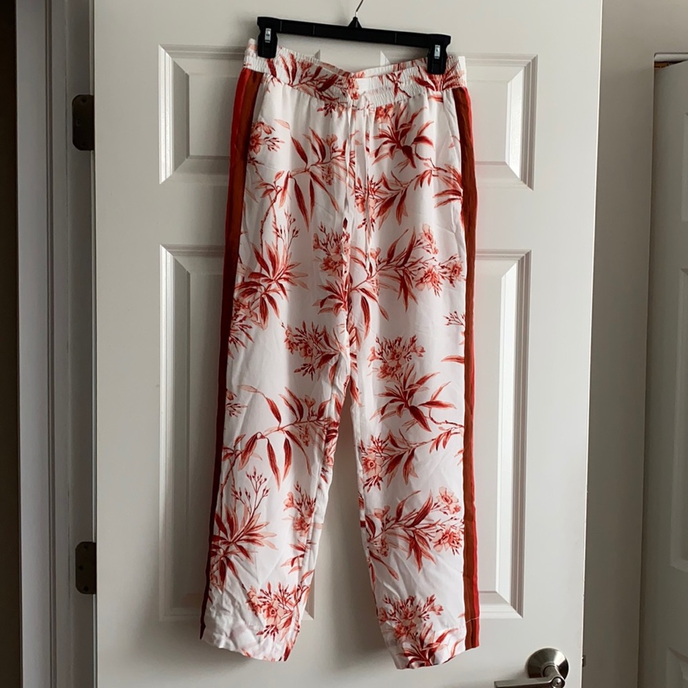 Perfect summer pants!  Dress up or down.